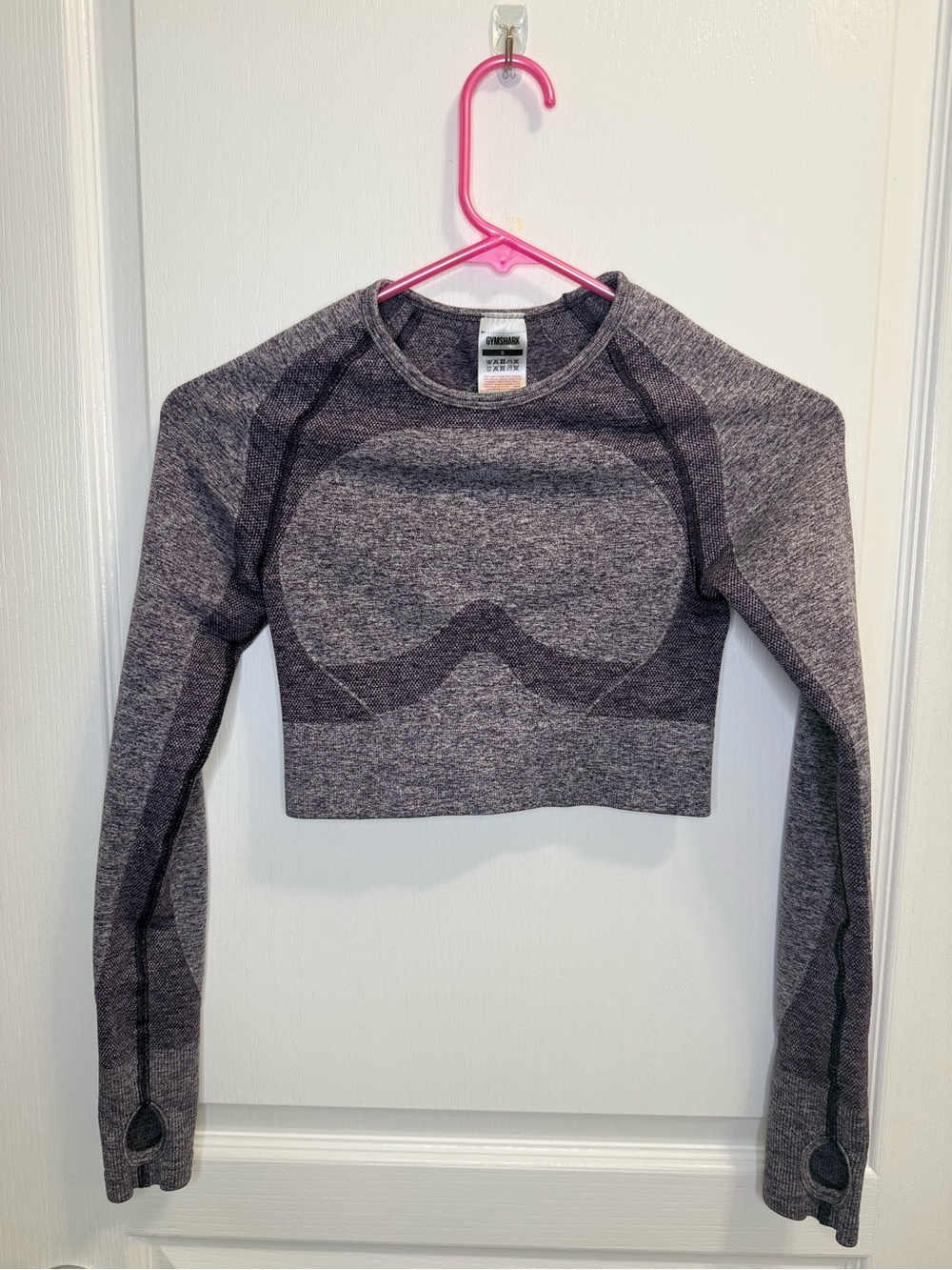 Gymshark Wonen’s Seamless Long-Sleeve Crop Top. Size small